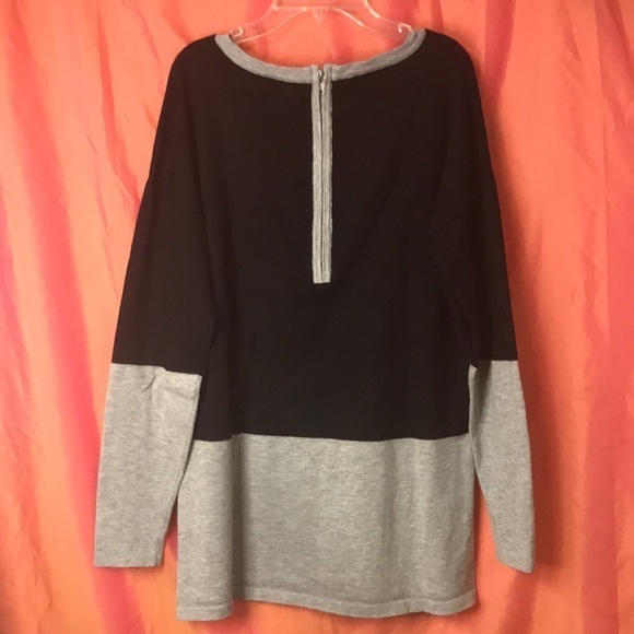 Onea Women’s Sweater Black Gray Color Block Size L Zips in back EUC - Picture 5 of 10
